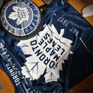 Toronto Maple Leafs Blanket and Pillow Set